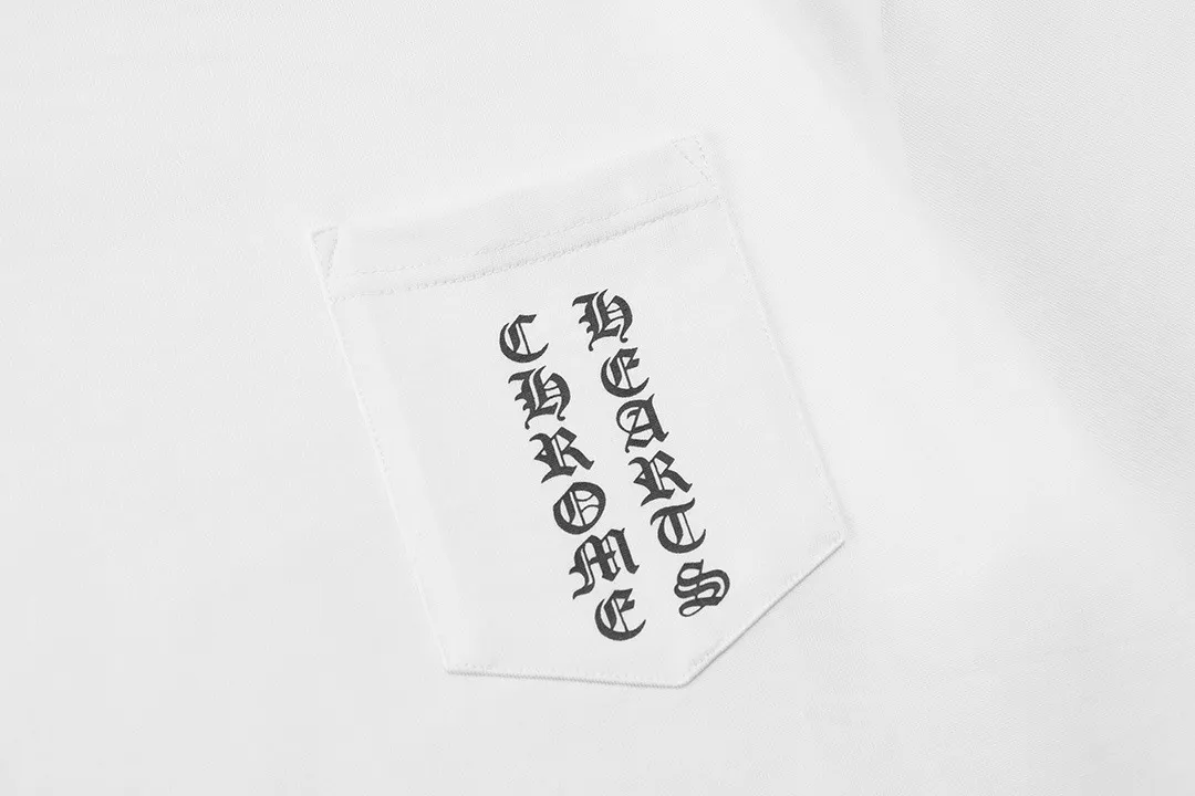 P150 Chrome Hearts 2026 early spring new style, chest pocket, front and back printed logo, same style for men and women, short-sleeved T-shirt ·Customized 300 grams of 100% double yarn pure cotton fabric ·Dyeing of 32 double-strand threads ·Collar label, hangtag, main mark and three labels complete Color: White Size: XS S M L